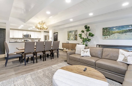 Avon Condo | Modern luxurious 4 BD w Views A605