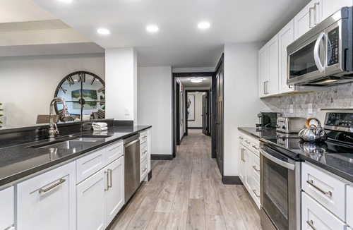 Avon Condo | Modern luxurious 4 BD w Views A605