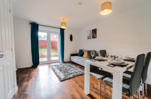 Didcot House | Modern Luxury 2 Bed Didcot Home with Free Parking