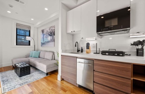 Fenway–Kenmore Apartment | Modern Luxury 2BR | King + Queen | Suite 8