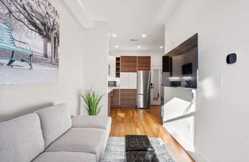 Fenway–Kenmore Apartment | Modern Luxury 2BR | King + Queen | Suite 8