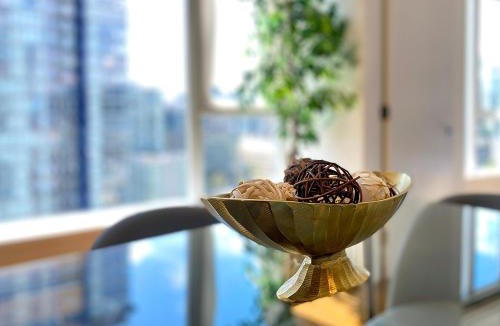 Crosstown Apartment | Modern Luxury 2BR Residence in The Downtown Core! Prime Location