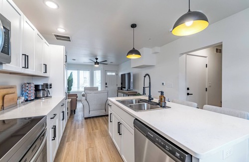 Wausau House | Modern Luxury 3 Bedroom Townhouse by Lakes