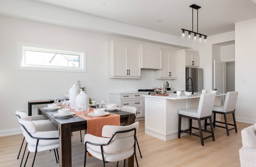Niagara Falls House | Modern Luxury 4-bedroom House In Niagara Falls