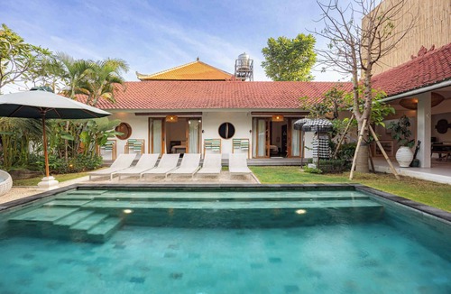 Sunset Road Villa | Modern & Luxury 4BR Villa in Seminyak w/Fast Wifi