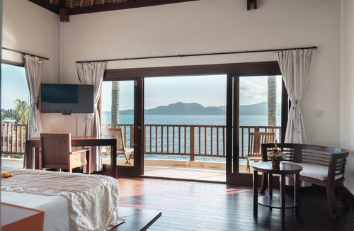 Candi Dasa Villa | Modern Luxury 5 Bdr Ocean front Villa w/Infinity Pool in Candidasa