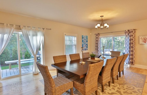 East Chop House | Modern, luxury 5-bed, 4.5-bath w/full basement! Now booking for 2026!