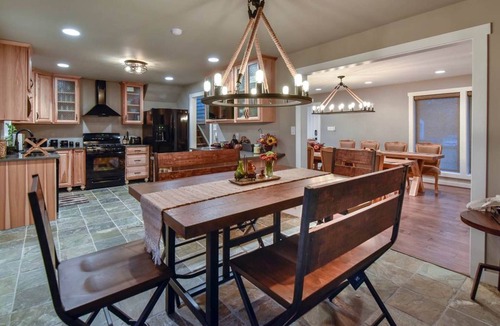 Pentagon City House | Modern Luxury 5 minutes to DC