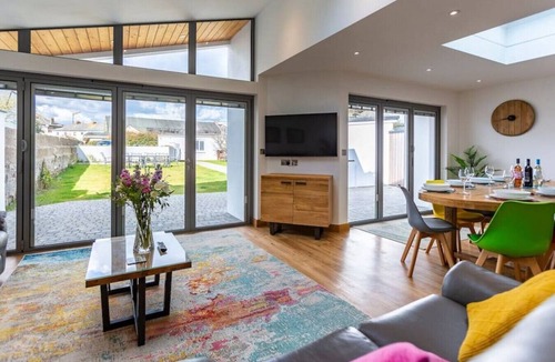 Bude House | Modern, luxury and spacious - A great place for family and friends to relax!