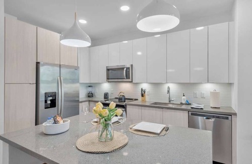 Pinellas Park Apartment | Modern Luxury Apt Near St. Pete Downtown & Beaches
