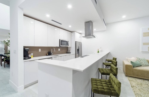 Southwest Coconut Grove House | Modern Luxury Coconut Grove Home w/Pool, Gated & BBQ