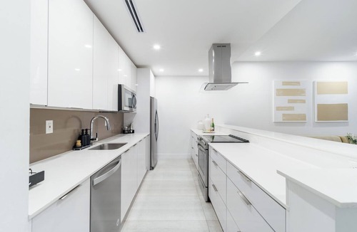 Southwest Coconut Grove House | Modern Luxury Coconut Grove Home w/Pool, Gated & BBQ