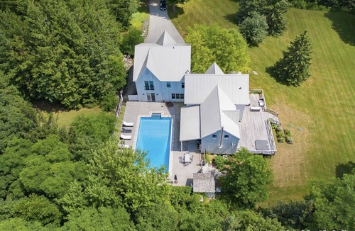 Glen Huron House | Modern Luxury Farmhouse - Seasonal/Monthly rental only
