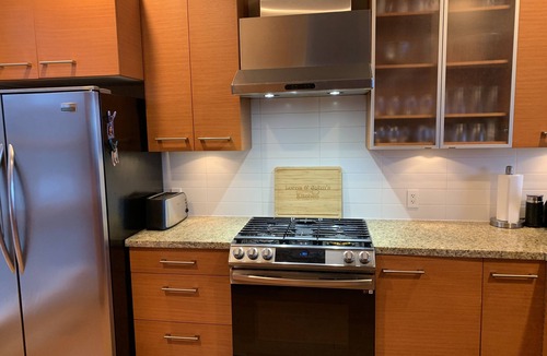 Regional District of Nanaimo House | Modern Luxury Harbourfront Townhome with Large Balcony & Rooftop Patio
