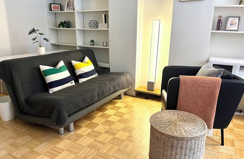 Westmount Cottage | Modern Luxury Home | Free PRIVATE Parking | near Downtown/Metro/Park