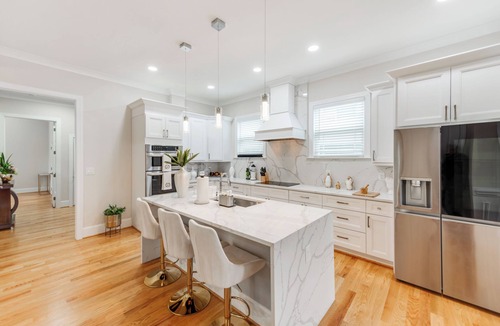 Charlotte House | Modern Luxury Home near NoDa 5BR, 5BA, Sleeps 10