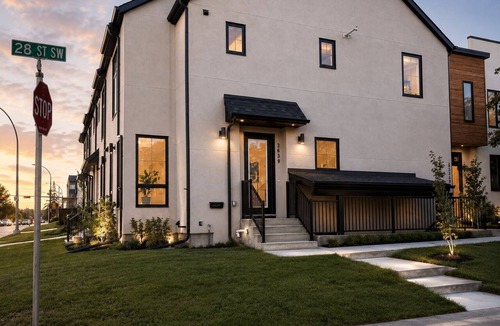 Killarney House | Modern Luxury Killarney Retreat | AC | Sleeps 8