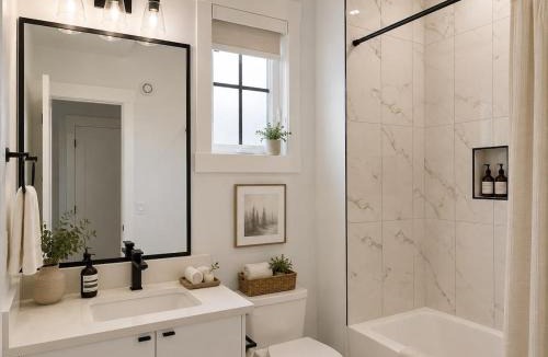Killarney Apartment | Modern Luxury Killarney Retreat with AC and Sleeps 8