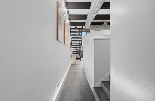 The Villas Apartment | Modern Luxury Loft facing Santana Row w/Balcony