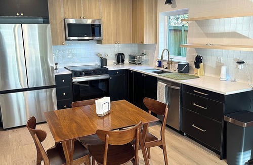Maple Leaf House | Modern Luxury Meets Comfort - Brand-New 3BR Maple Leaf Retreat.