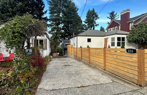 Maple Leaf House | Modern Luxury Meets Comfort - Brand-New 3BR Maple Leaf Retreat.