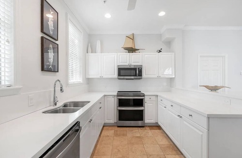 Key West Villa | Modern Luxury Meets Island Privacy: Executive Villa on Exclusive Sunset Key