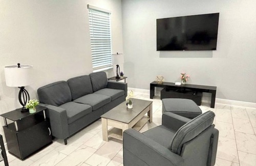Avila House | Modern Luxury Retreat - 10PPL