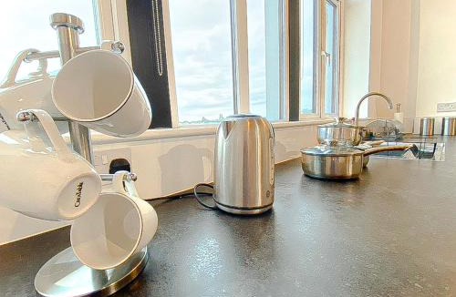 West Bromwich Apartment | Modern Luxury Serviced Duplex Apartments by REPOSE- 150 Metro Court, WEST BROMWICH