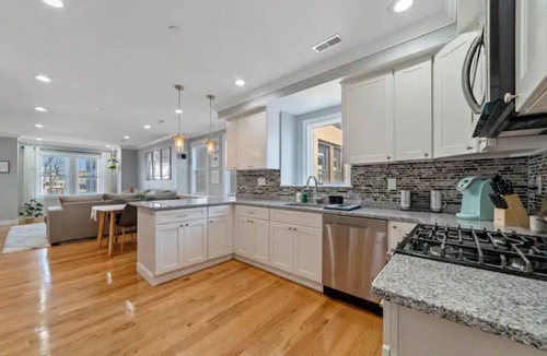 Roxbury Apartment | Modern/Luxury | Steps from Zoo & Golf Course