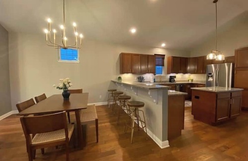 Lower East Side House | Modern Luxury | Steps to Brady St
