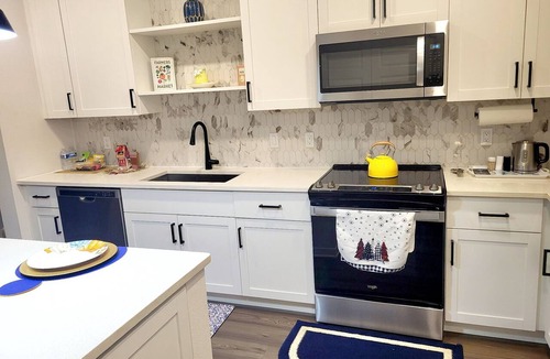 Winter Garden Apartment | Modern LuXuRy Unit in beautiful Down Town Winter Garden with WIFI, Cable & POOL