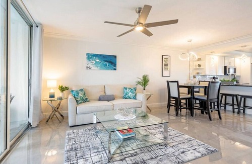 Jupiter Condo | Modern Luxury, Waterfall, Pool, 1/2 mile to Beach