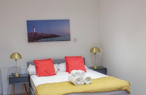 Merchiston Apartment | Modern Main Door Flat Edinburgh City Center