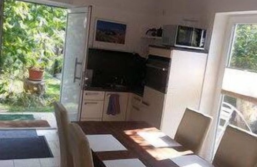 Altglienicke Apartment | Modern maisonette flat with terrace