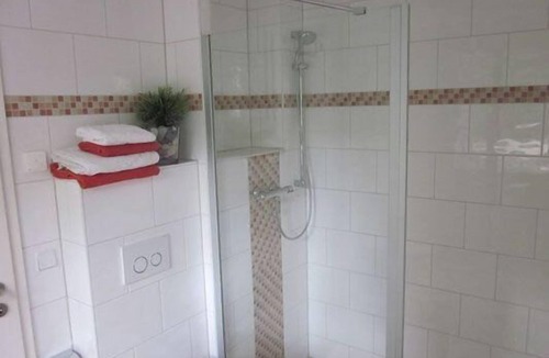 Altglienicke Apartment | Modern maisonette flat with terrace
