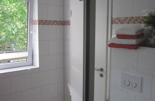 Altglienicke Apartment | Modern maisonette flat with terrace