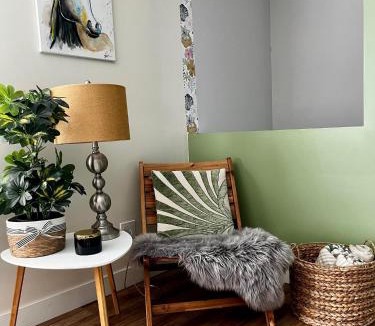 Maple Ridge Bed & Breakfast | Modern Maple Flat