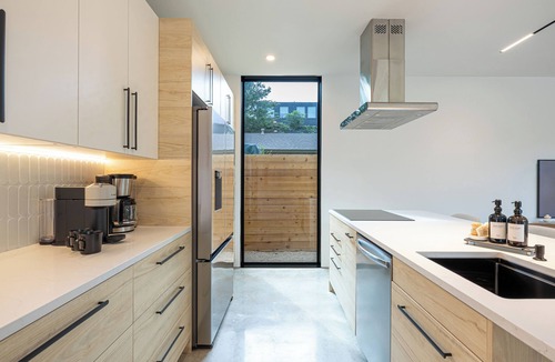South Lamar House | Modern Marfa Designer Home w/Pool & Sleeps 8