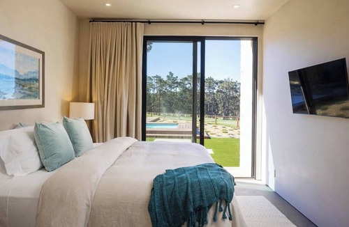 Del Monte Forest House | Modern Masterpiece on Poppy Hills Golfs Course with Pool, Putting Green, Guest House