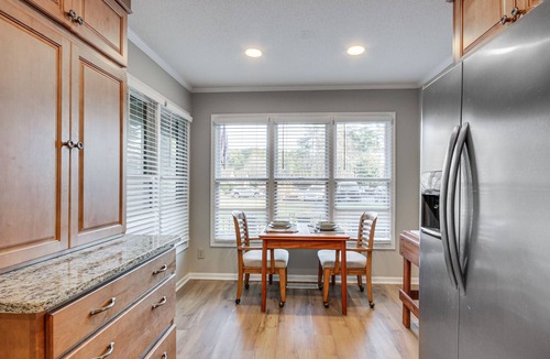 McCormick House | Modern McCormick Townhome on Lake Thurmond!