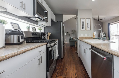 Midtown House | Modern Med Center Comfort – Suited for Long Stays