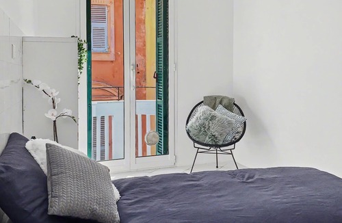 Ventimiglia Apartment | Modern Medieval Town Flat with Amazing Sea View Rooftop, 3BD, 1BT, AC, Free Wifi
