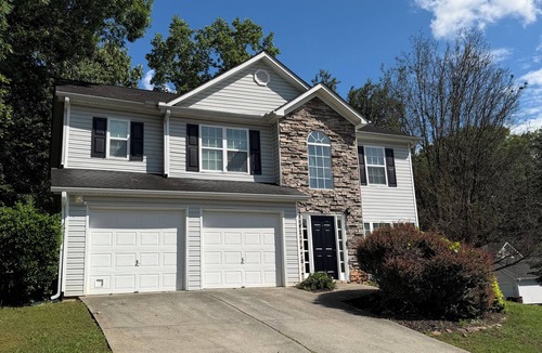 Suwanee House | Modern Mediterranean haven, 1 King 2 Queens in Suwanee-Duluth Gas South District