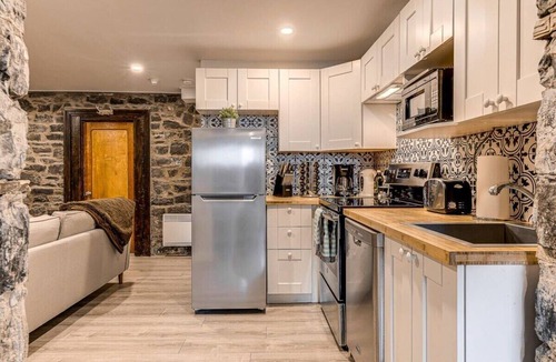 Old Quebec Apartment | Modern Meets Rustic- 2 Bedroom in Old Quebec