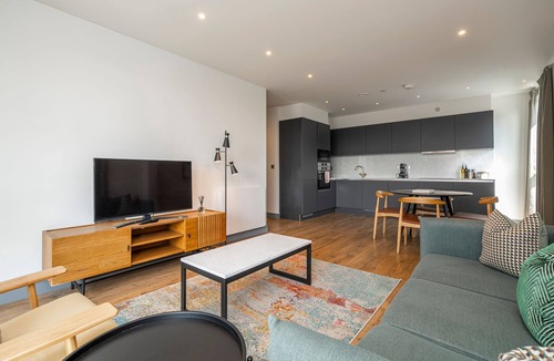 Tottenham Hale Apartment | Modern Meets Urban Living