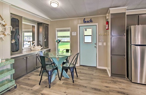 Hollywood Estates Of Canova Park Cottage | Modern Melbourne Cottage: 3 Mi to Downtown!