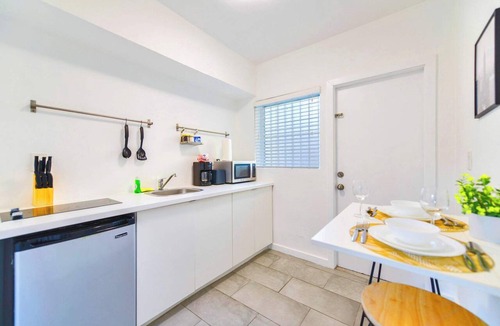 Northeast Miami Apartment | Modern Miami Studio Near Design District