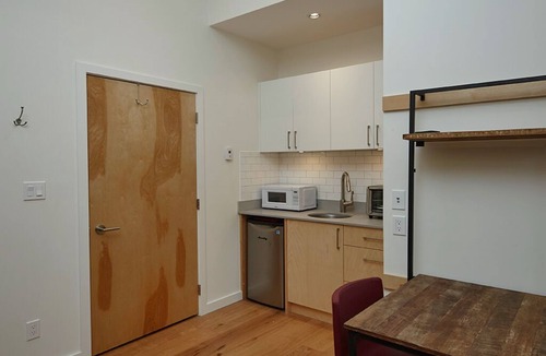 Gonzales Apartment | Modern Micro-Suite in Fairfield/Gonzales with Private Deck 89 nights Minimum