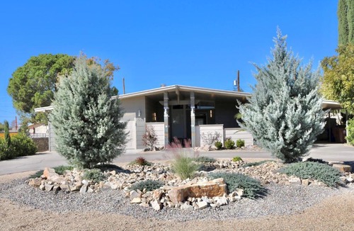 Mesilla Park House | Modern Mini Golf Oasis