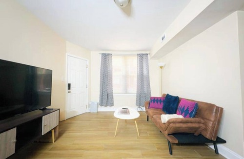 Bellevue Apartment | Modern Minimalist Haven 1BD 1BA Apt in SE DC WiFi